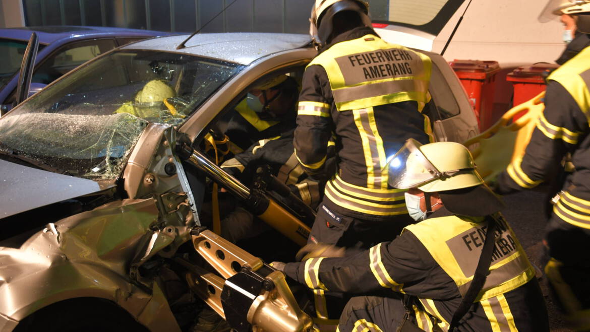 Verkehrsunfall – LKW gegen PKW