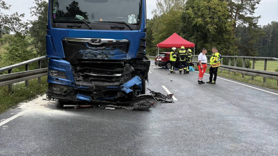 PKW gegen LKW