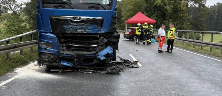 PKW gegen LKW